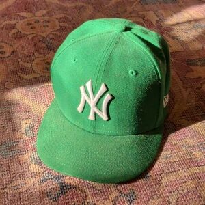 New Era Green Yankees Fitted Baseball Cap Sz 7 1/4